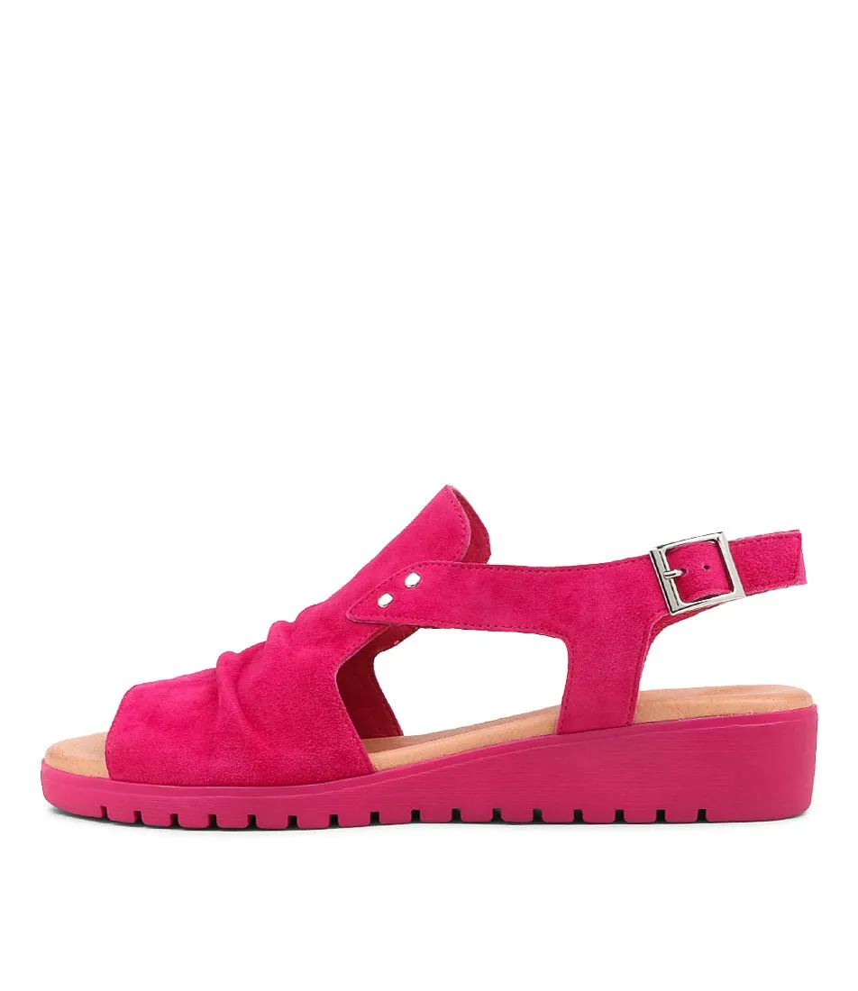 DJANGO & JULIETTE Madis Lrg Fuchsia Suede Sandals