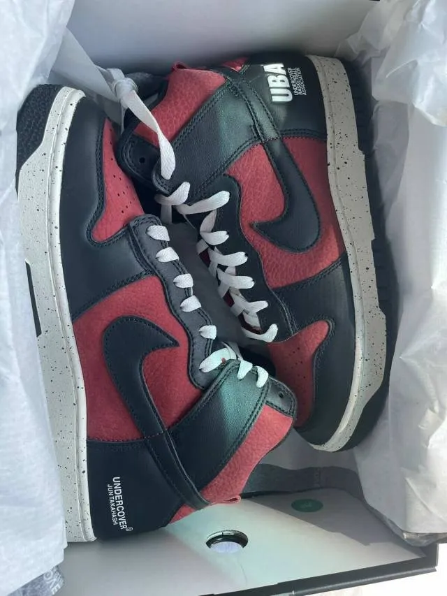 In hand undercover x nike dunk high 1985 uba 4-13 gym red white black dd9401-600