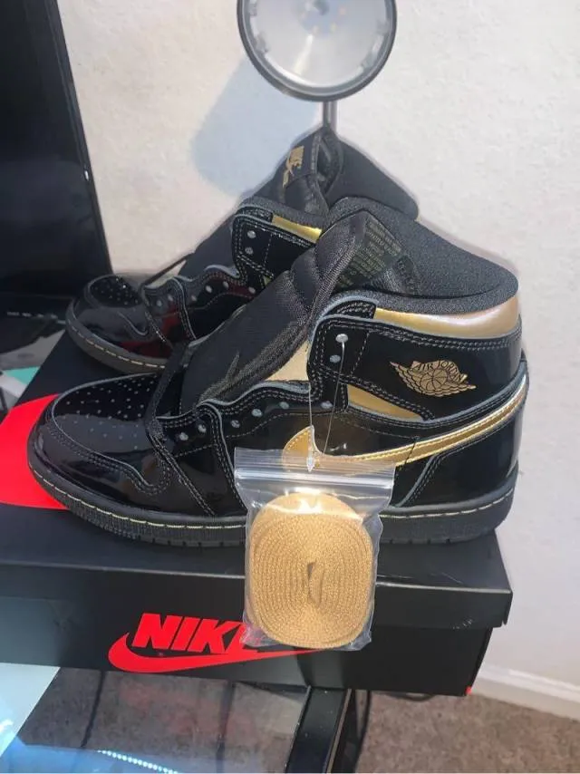 Nike Air Jordan 1 Retro High Black Metallic Gold 2020 GS Siz