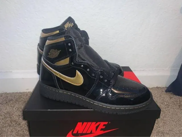 Nike Air Jordan 1 Retro High Black Metallic Gold 2020 GS Siz