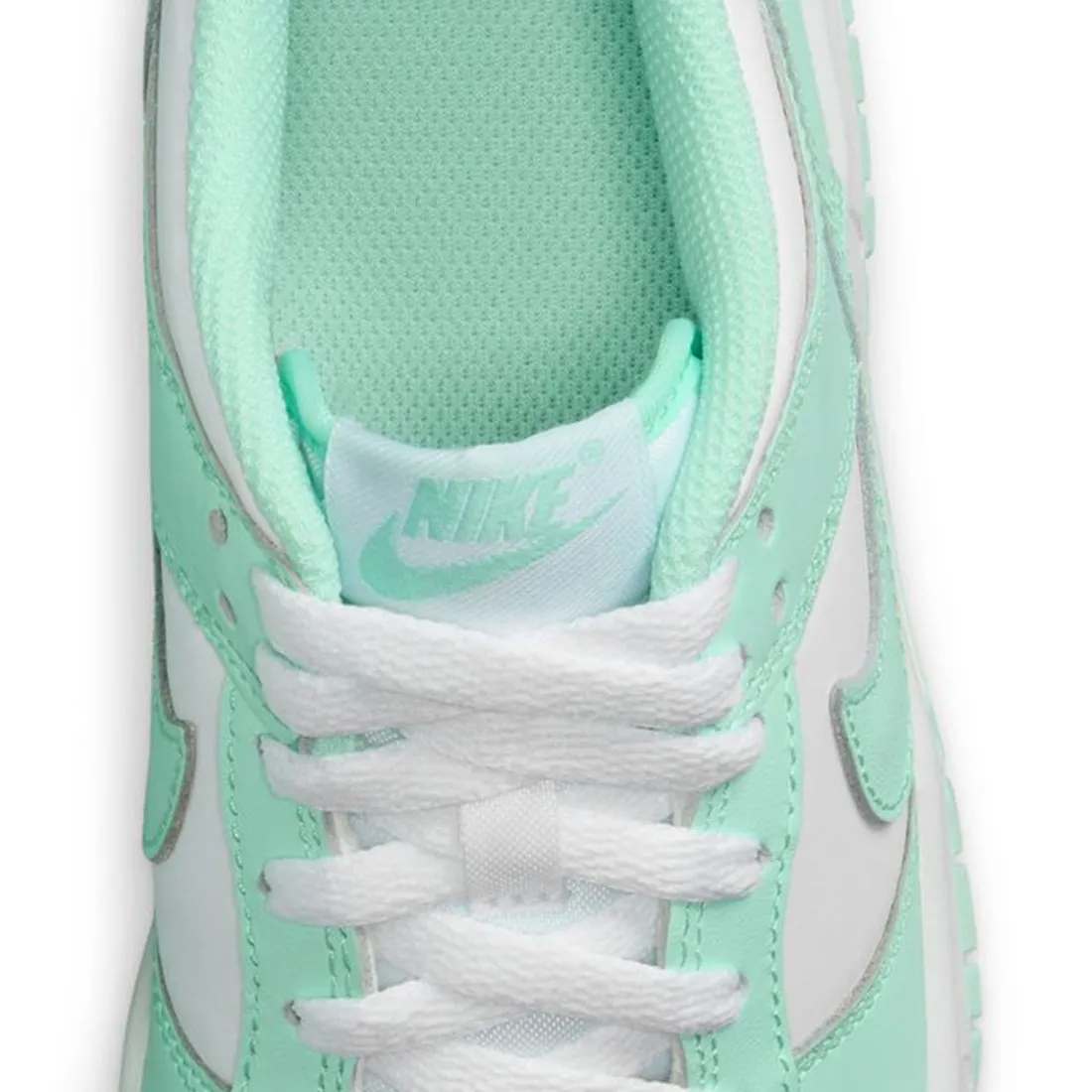 Nike Big Kids Dunk Low Gs (white / mint foam)