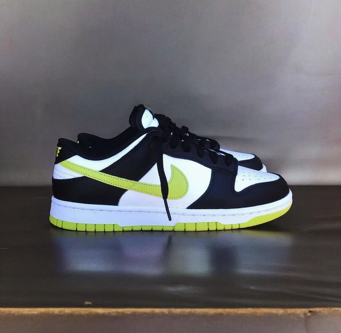 NIKE DUNK LOW WHITE BLACK LIME