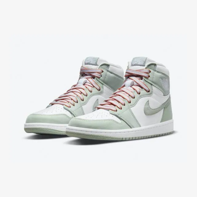 Nike Women's Air Jordan 1 Retro High OG (Seafoam/ Seafoa...