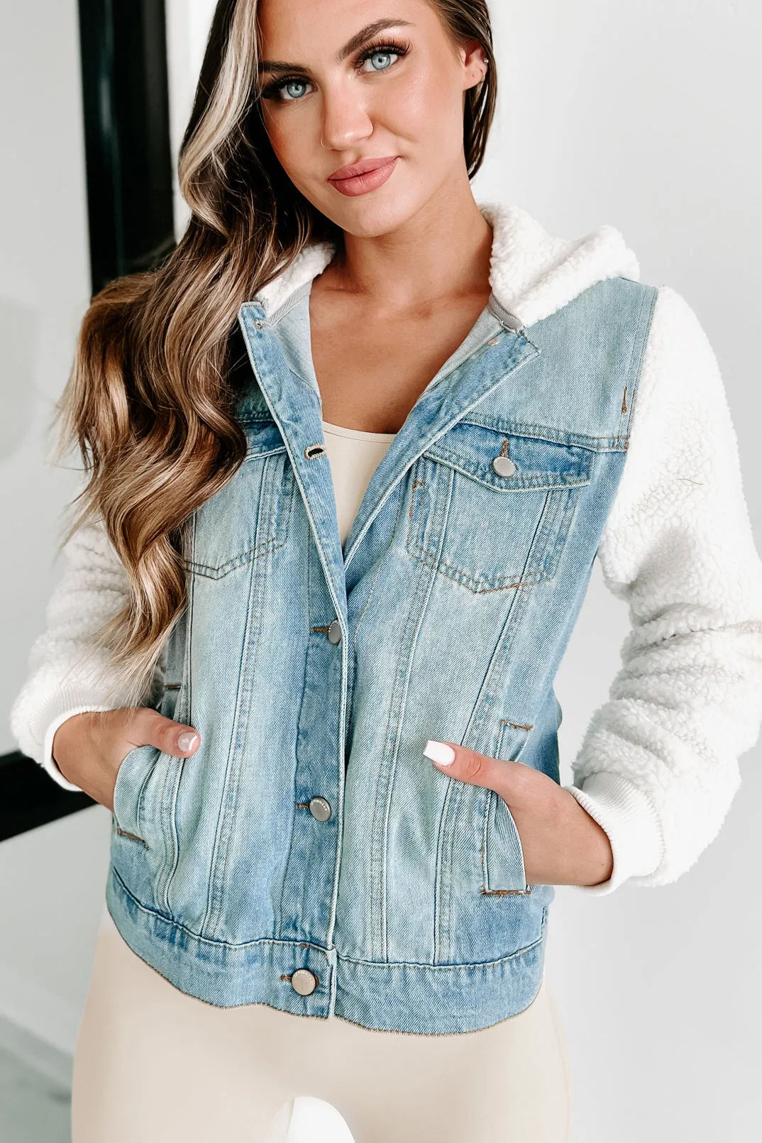 That Fuzzy Feeling Sherpa Contrast Denim Jacket (Light Wash)