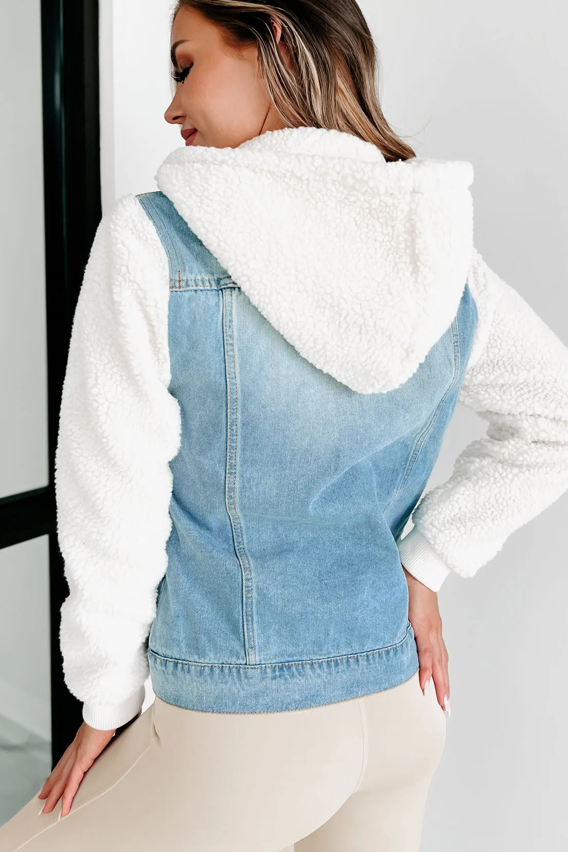 That Fuzzy Feeling Sherpa Contrast Denim Jacket (Light Wash)